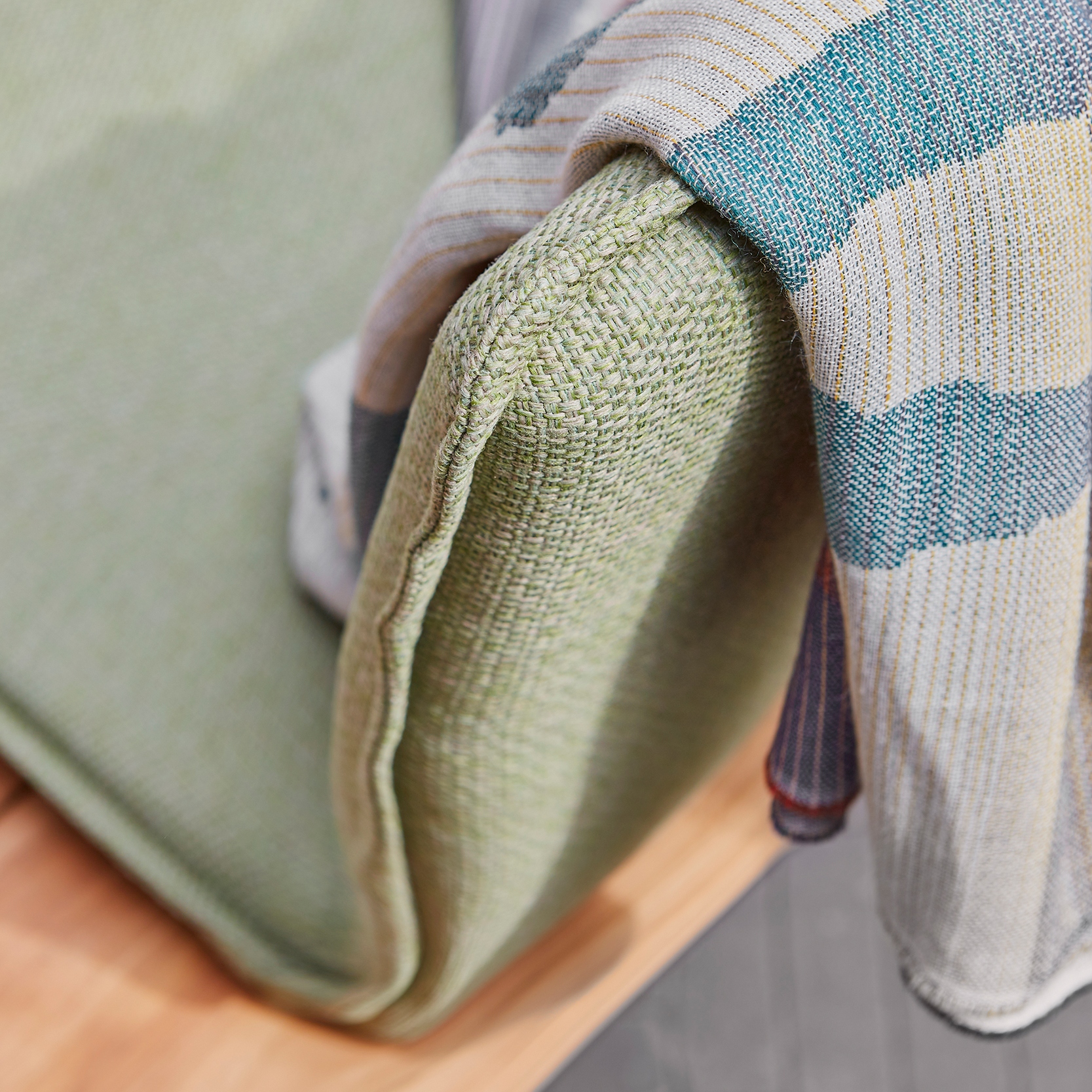 Benchseats_SUNS_Vieste_Softgreen_Mood_curve_detail_2500VIESTE