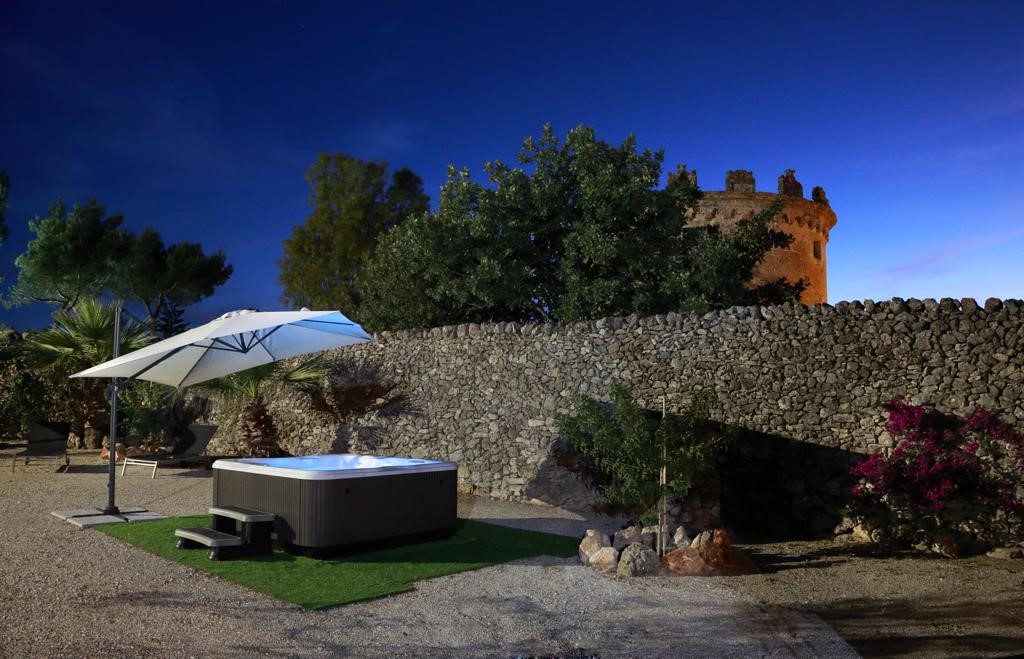 Jacuzzi-Spa_Lodge-L_MasseriaNucci_Platinum_RoastedChestnut_1