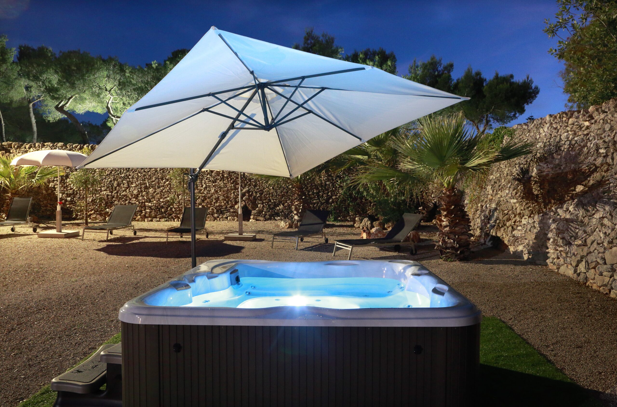 Jacuzzi-Spa_Lodge-L_MasseriaNucci_Platinum_RoastedChestnut_2