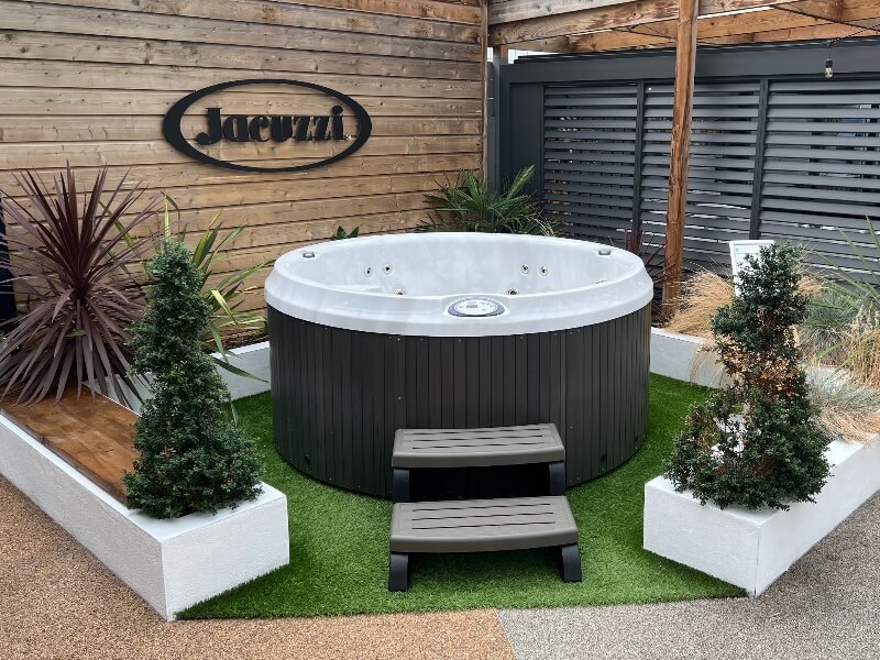 Jacuzzi with convenient steps