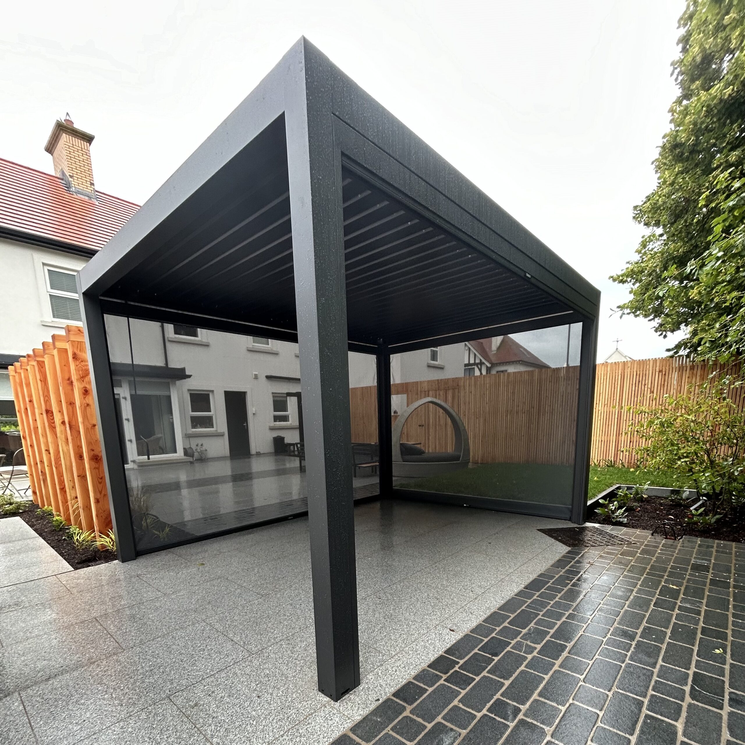 Luxe Manula Louvered Pergola