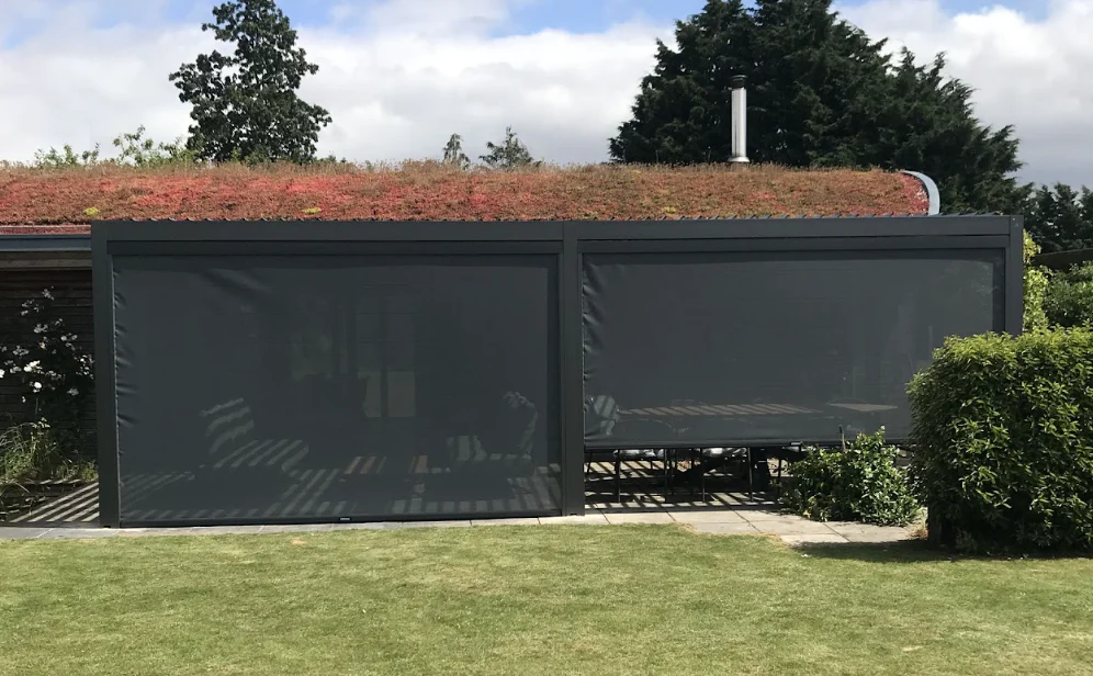 luxe-electric-louvered-roof-led-pergola-top-screen-view