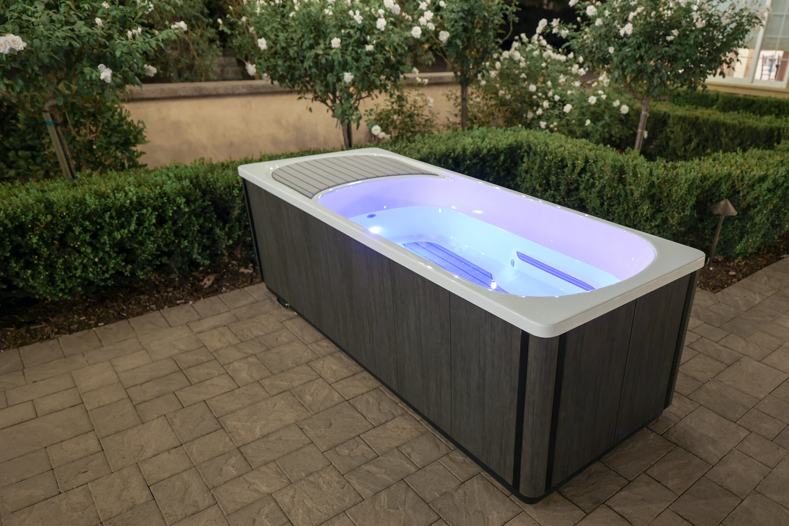 Jacuzzi® Kodiak™ Cold Plunge Ice Bath